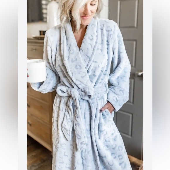 Soma Plush Blue/Gray Embossed Leopard Print Robe Belted Lounge Cozy Size L/XL - Picture 10 of 10